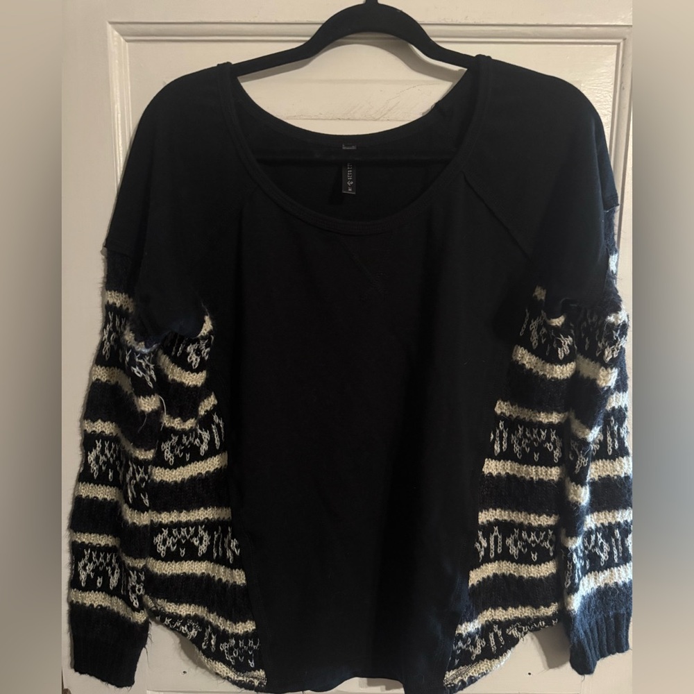 Full Tilt Black and Cream Patterned Sweater